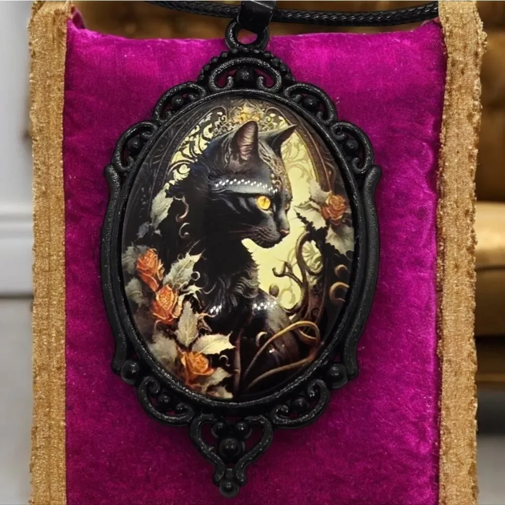 Black Cat Portrait Necklace Gothic Cameo Pendant Glass Dome Vintage Mysterious